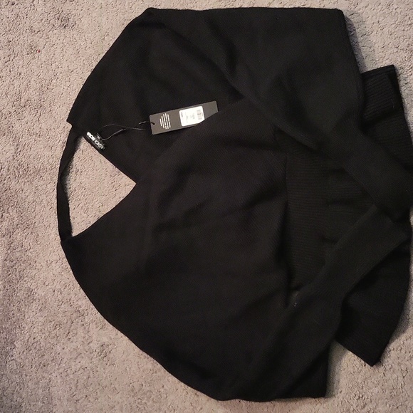Black v-neck sweater - Picture 4 of 5